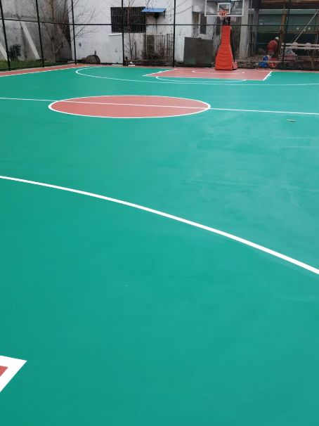 昌江 球场长期使用易出现地面开裂